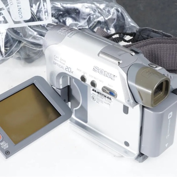 ^ Sony Handycam DCR-HC21 MiniDV Digital Video Camcorder [WORKS] - Picture 4 of 7